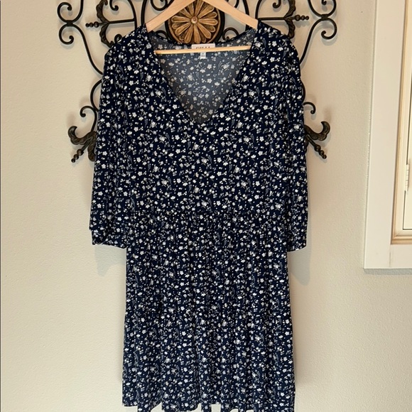 Gilli Dresses & Skirts - GILLI Navy Floral V-Neck Smocked Waist Dress
